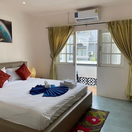 Inn Dulgence Patong Exterior foto