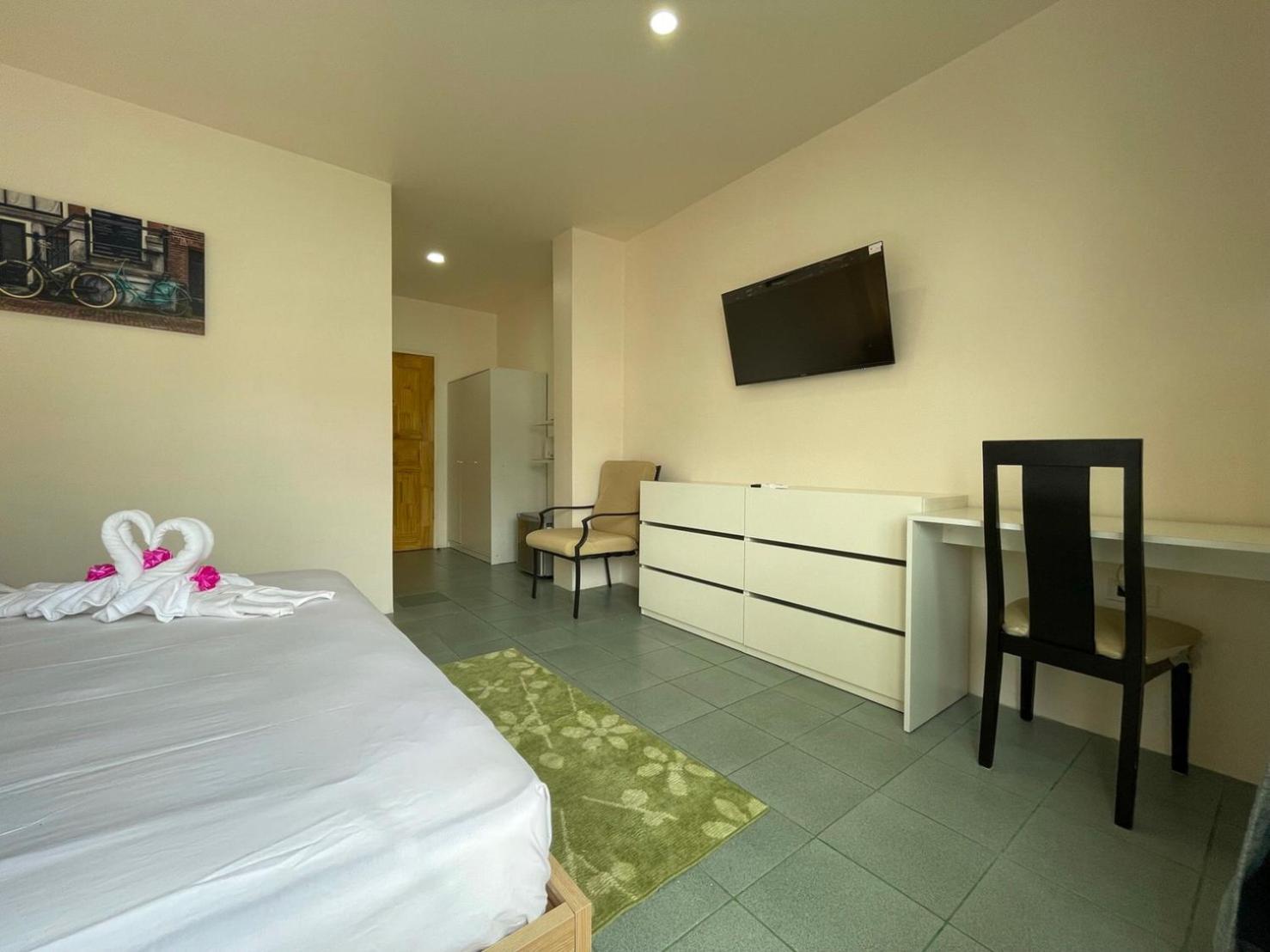 Inn Dulgence Patong Exterior foto